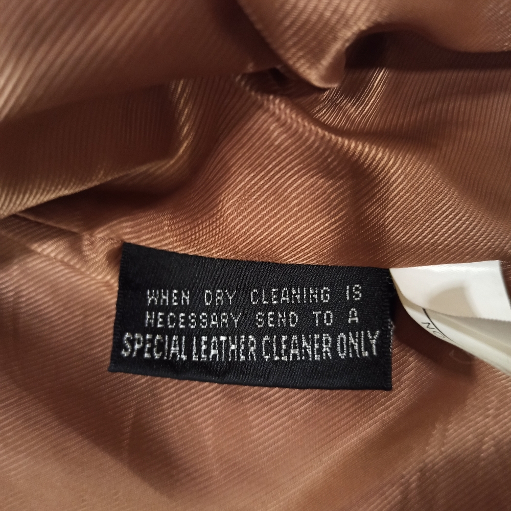 Vintage Wilson women's Leather Coat/ Jacket. Size large - Picture 6 of 16